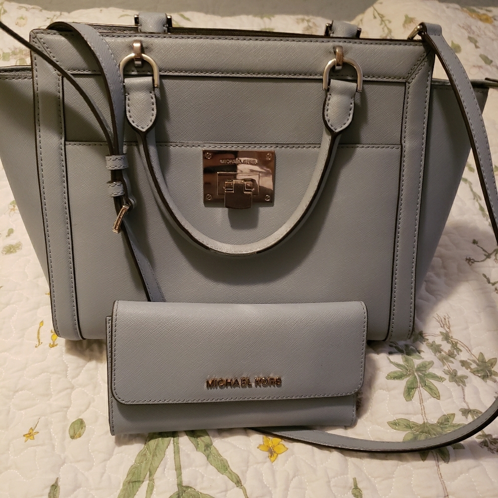 Michael Kors purse w/wallet